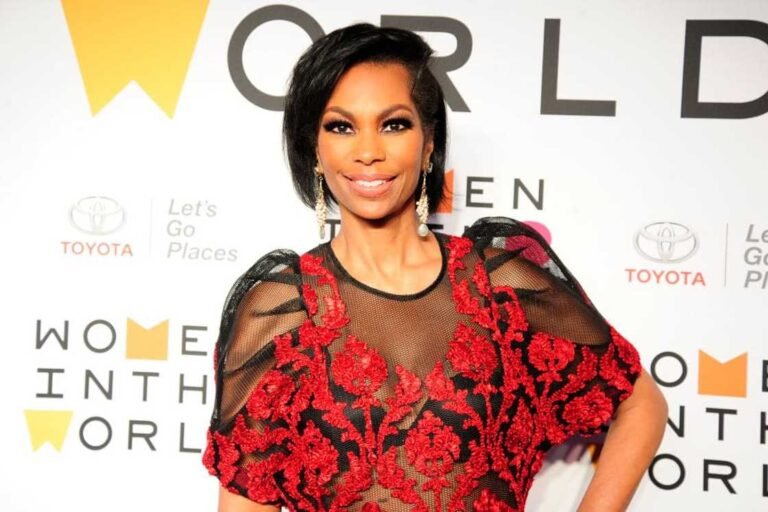 Harris Faulkner How Tall